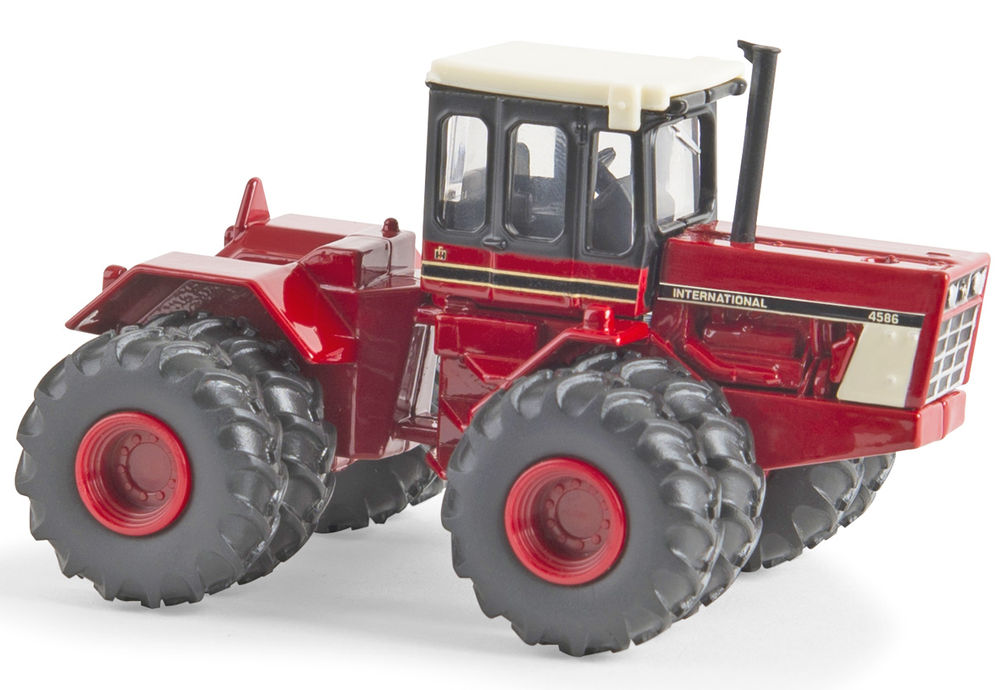 IH 4586 4WD tractor with duals