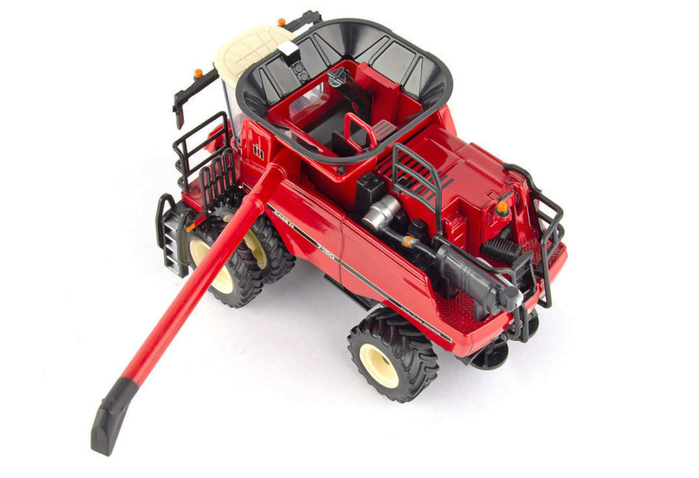 CASEIH 7150 HEADER wit 32 ft Grain head + 8 Row Corn Head  Authentics No 10 scale model by Collector Models