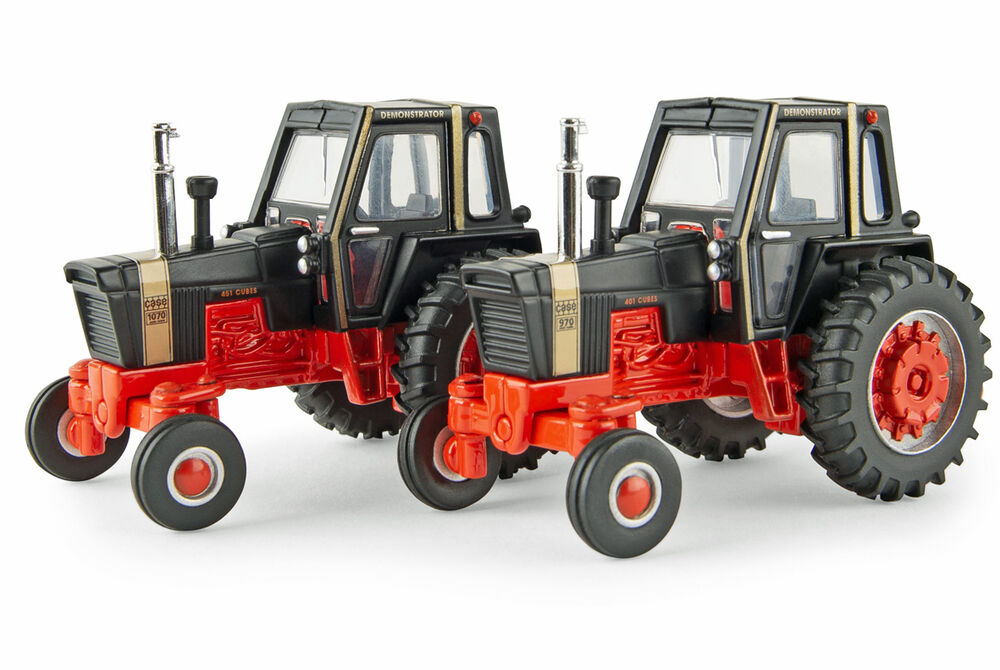 CASE 970 and 1070 AGRI KING TRACTOR SET   Black Knight Demo  Pretige series scale model by Collector Models