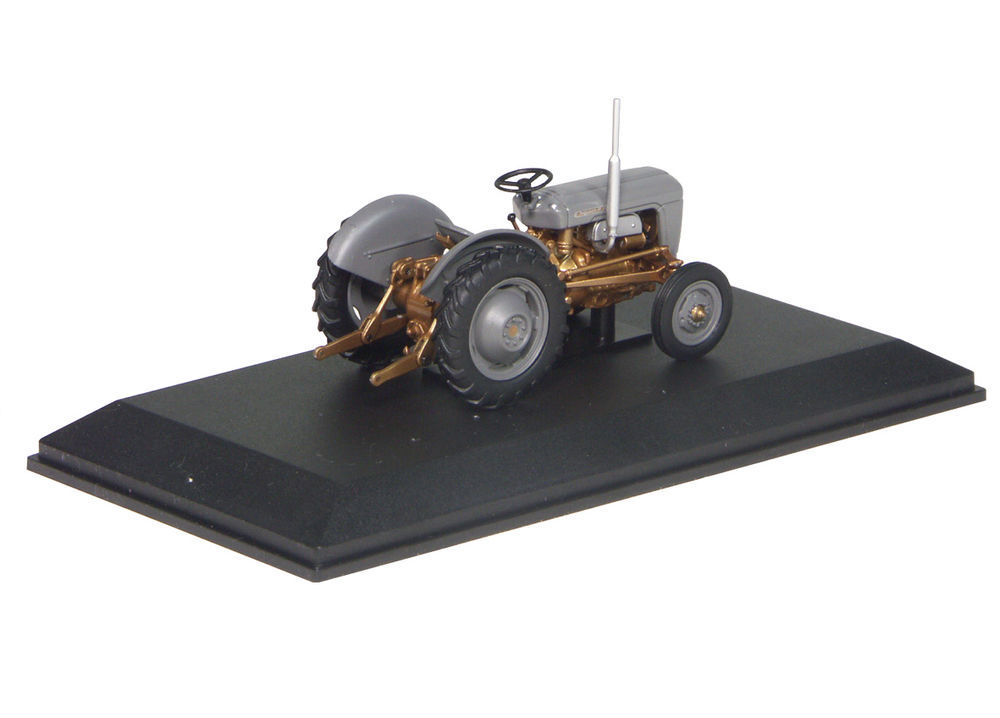 FERGUSON FE35 TRACTOR  grey and gold Fergy 35   very detailed scale model by Collector Models