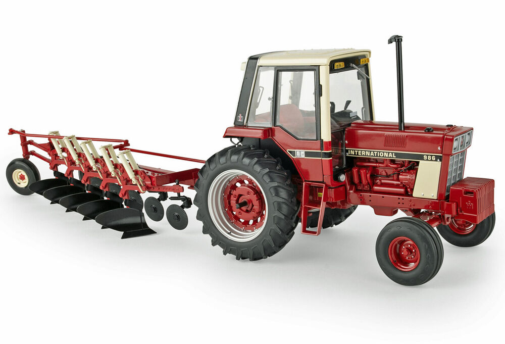 IH 986 TRACTOR with 720 5 FURROW PLOUGH  Precision Heritage series scale model by Collector Models