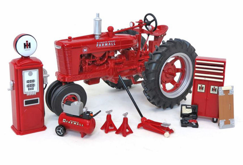 IH FARMALL M with workshop accessories   Limited availability scale model by Collector Models