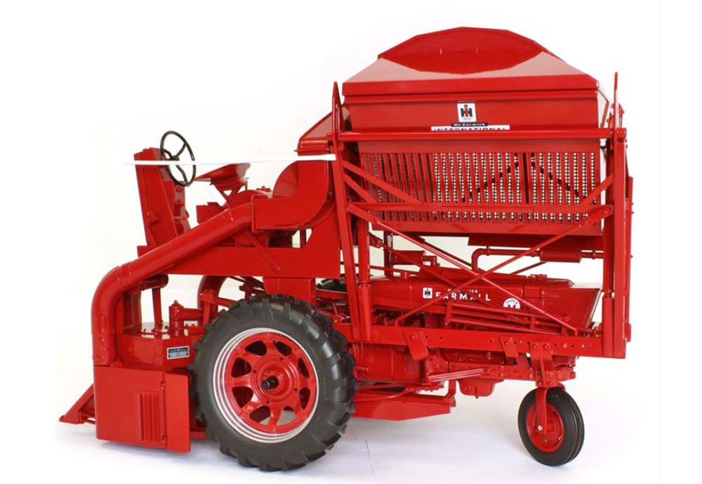 IH FARMALL SUPER M with IH No 314 MOUNTED COTTON PICKER resin scale model by Collector Models