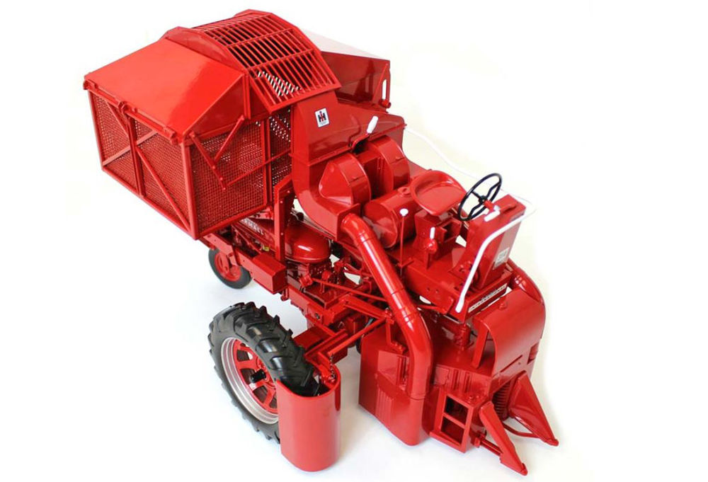 IH FARMALL SUPER M with IH No 314 MOUNTED COTTON PICKER resin scale model by Collector Models