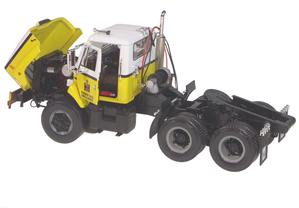 IH S LINE LOW LOADER TRUCK  IH Logo   very detailed scale model by Collector Models