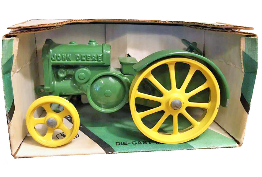 JOHN DEERE MODL D TRACTOR unstyled D  very early Ertl production scale model by Collector Models