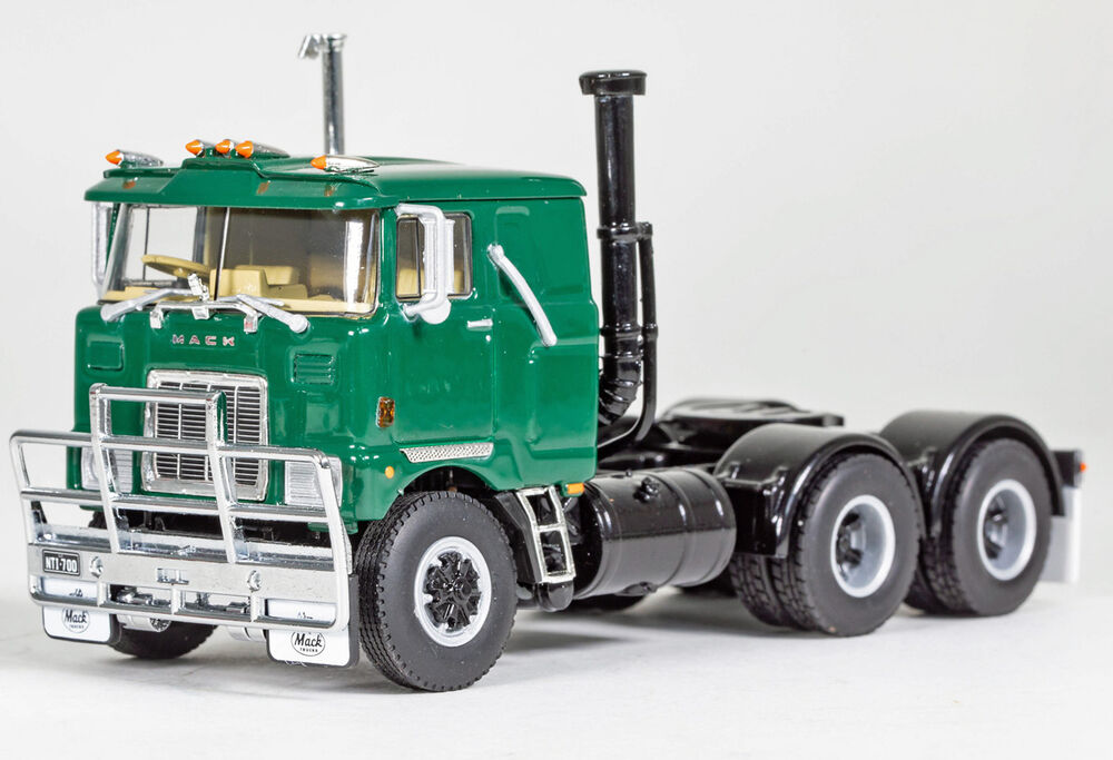 MACK F700 COE PRIME MOVER TRUCK red green light blue black scale model by Collector Models