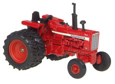IH 1456 TRACTOR with Rear Duals