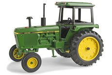 JOHN DEERE 4040 TRACTOR