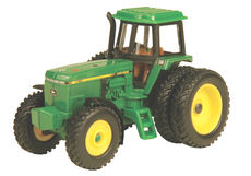 JOHN DEERE 4760 TRACTOR with DUALS
