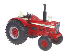 IH 1256 TRACTOR