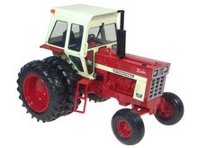 IH 1466 TRACTOR with DUALS  Dealer Edition