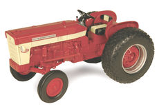 IH 460 TRACTOR (similar to our A414) with Turf Tyres