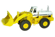 IH 560 PAY LOADER   (very detailed)