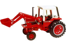 IH 986 TRACTOR with LOADER
