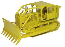 IH TD25 BULLDOZER with REAR WINCH  (very detailed)