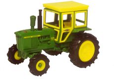 JOHN DEERE 4020 MFWD TRACTOR with CAB