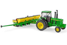 JOHN DEERE 4450 TRACTOR with DUALS and 7200 PLANTER   Prestige series