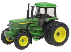 JOHN DEERE 4755 TRACTOR with Rear Duals