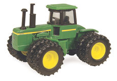 JOHN DEERE 8430 4WD TRACTOR with DUALS