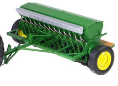 JOHN DEERE VAN BRUNT GRAIN DRILL    High detail