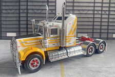 KENWORTH W900 PRIME MOVER    Refrigerated Roadways livery