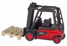 LINDE FORK LIFT with PALLET