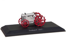 FORDSON MODEL F TRACTOR (1917)   very detailed  (no box)