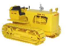 OLIVER OC12 CRAWLER TRACTOR  (box slightly faded)
