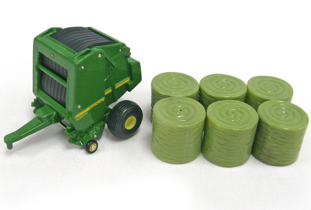 John Deere 569 round baler with 6 bales