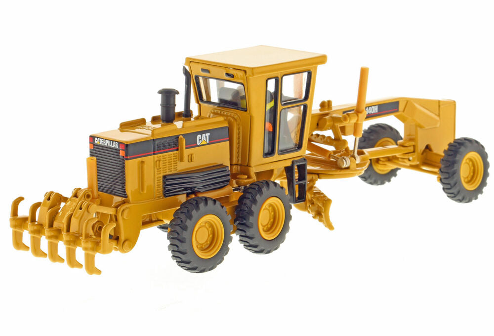 Caterpillar 140H road grader
