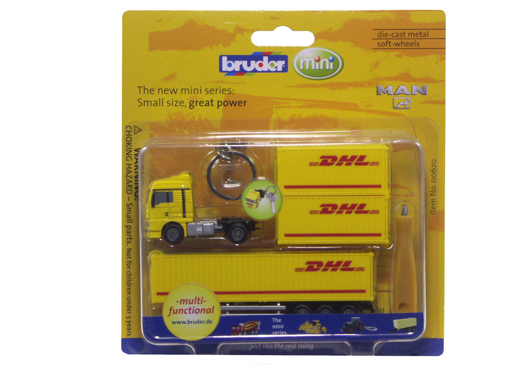 Man semi trailer with containers    key ring