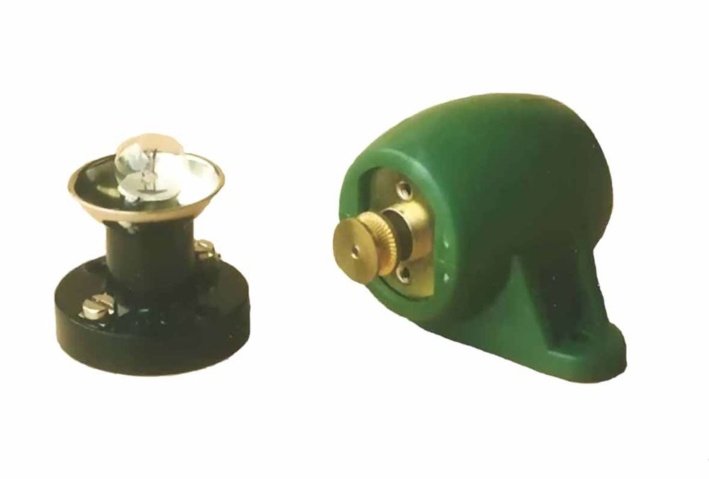 Wilesco dynamo with globe; 1.5 v. Dc