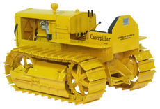 22 CRAWLER TRACTOR  with DISPLAY CASE