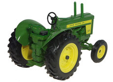 720 TRACTOR with wide front axle
