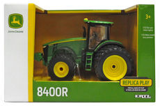 8400R TRACTOR with rear triples and front duals