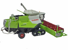 CLAAS LEXION 770 HEADER on tracks with COMB TRAILER