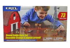 ERTL GABLE BARN SET   73 Pieces