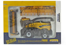 FR850 SELF PROPELLED FORAGE HARVESTER with TWO HEADS