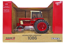 IH 1086 TRACTOR on duals