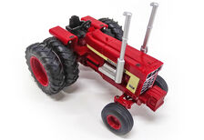 IH 1568 V8 TRACTOR on DUALS