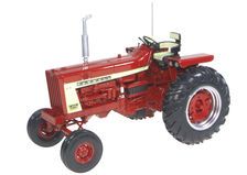 IH 806 TRACTOR    Precision Key No 4