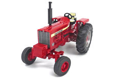 IH 856 TRACTOR