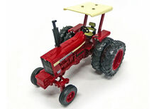 IH 856 TRACTOR with RPOS and rear duals