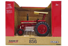 IH 856 TRACTOR with RPOS and rear duals