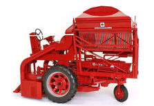 IH FARMALL SUPER M with IH No 314 MOUNTED COTTON PICKER resin