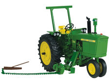 JOHN DEERE 2510 TRACTOR with MID MOUNTED MOWER  Precision Key 9