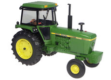 JOHN DEERE 4240 TRACTOR   Prestige series