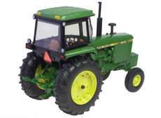 JOHN DEERE 4240 TRACTOR   Prestige series