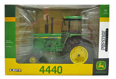 JOHN DEERE 4440 TRACTOR with Rear Duals   Prestige Edition